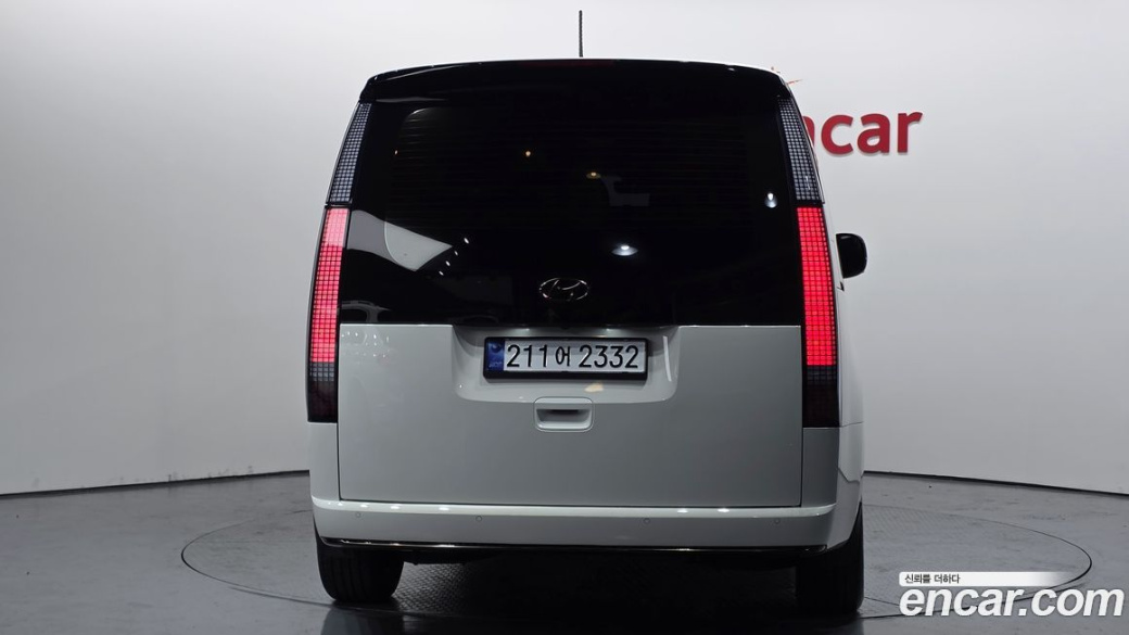 Hyundai Staria 4WD Lounge 9-Seater, 2022