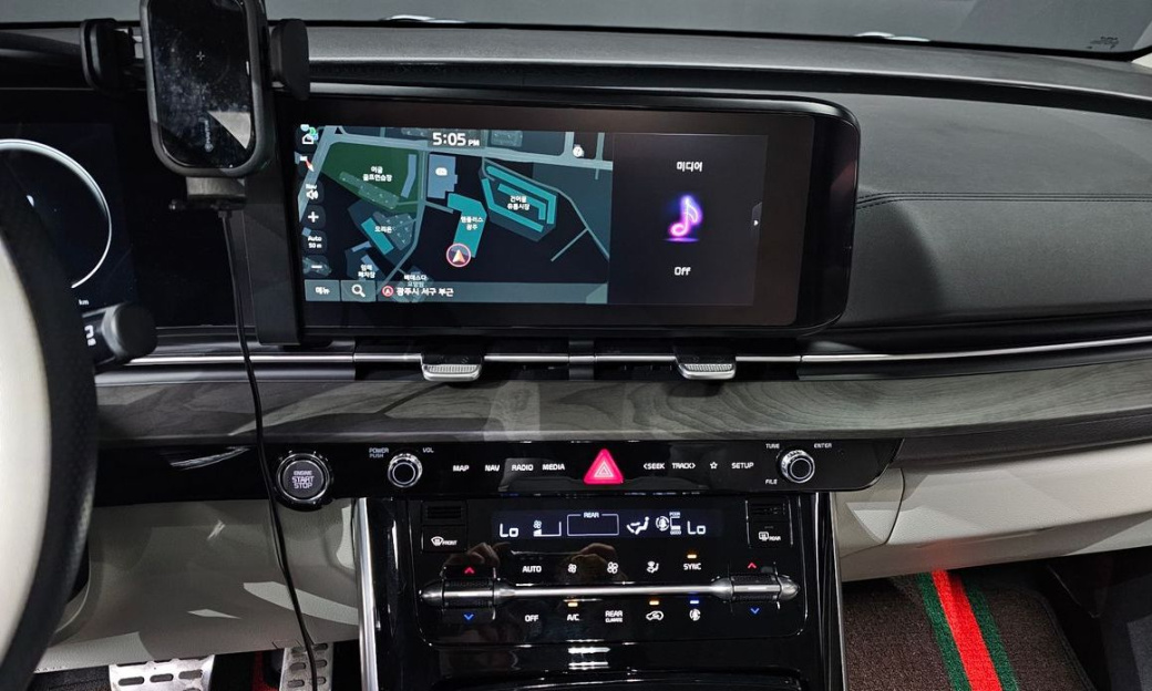 Kia Carnival 9-Seater Signature, 2023