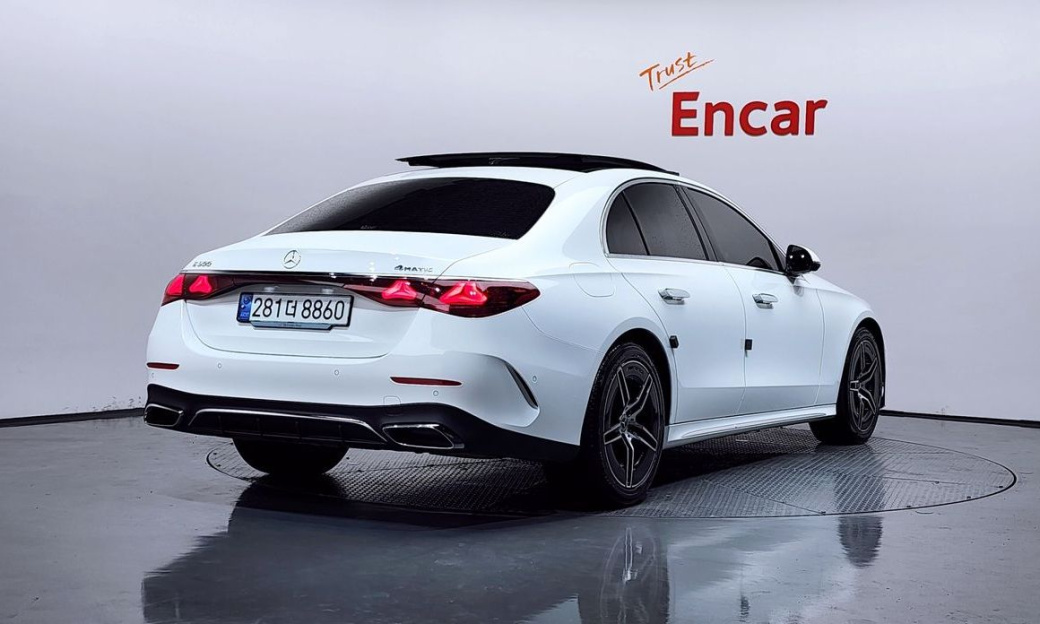 Mercedes-Benz E-Class E300 4MATIC AMG Line, 2024