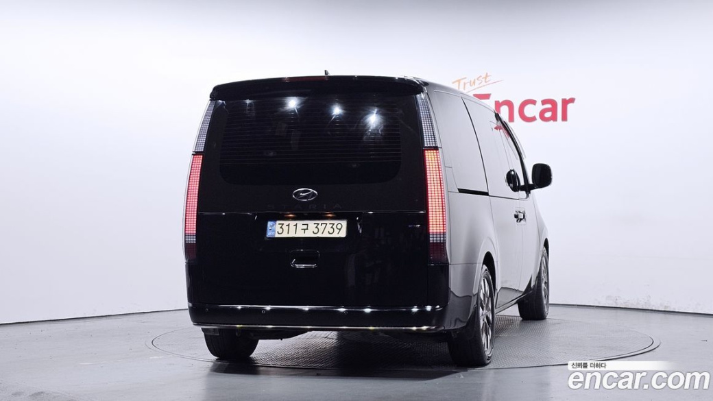 Hyundai Staria 4WD Lounge 9-Seater, 2023