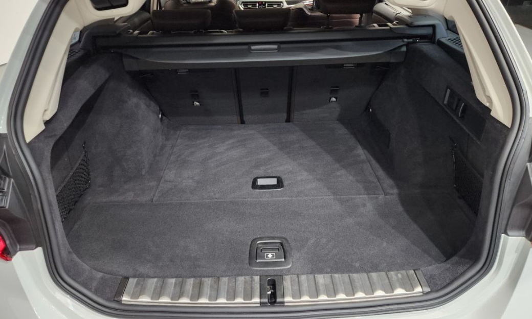 BMW 3-Series 320d Touring Luxury, 2022