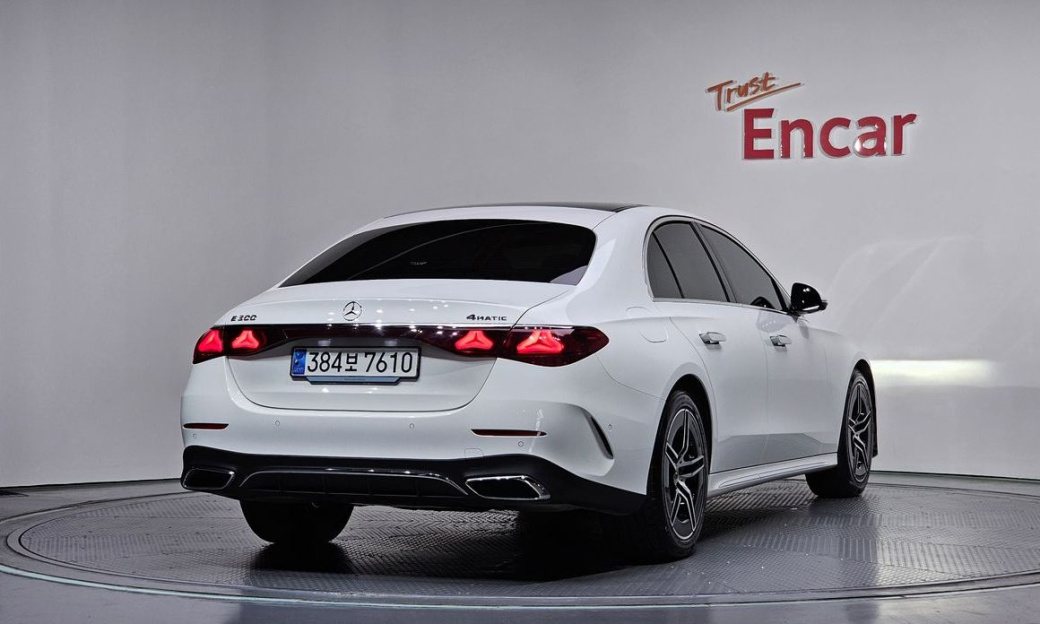 Mercedes-Benz E-Class E300 4MATIC AMG Line, 2024