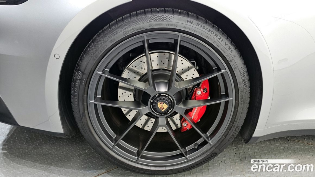 Porsche 911 Carrera 4 GTS Cabriolet, 2025