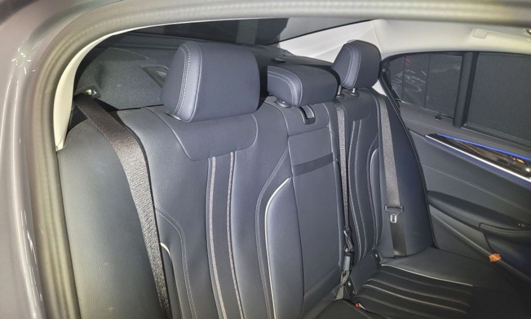 BMW 5-Series 520i Luxury, 2023