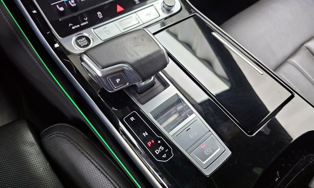 Audi A8 55 TFSI Quattro LWB, 2021