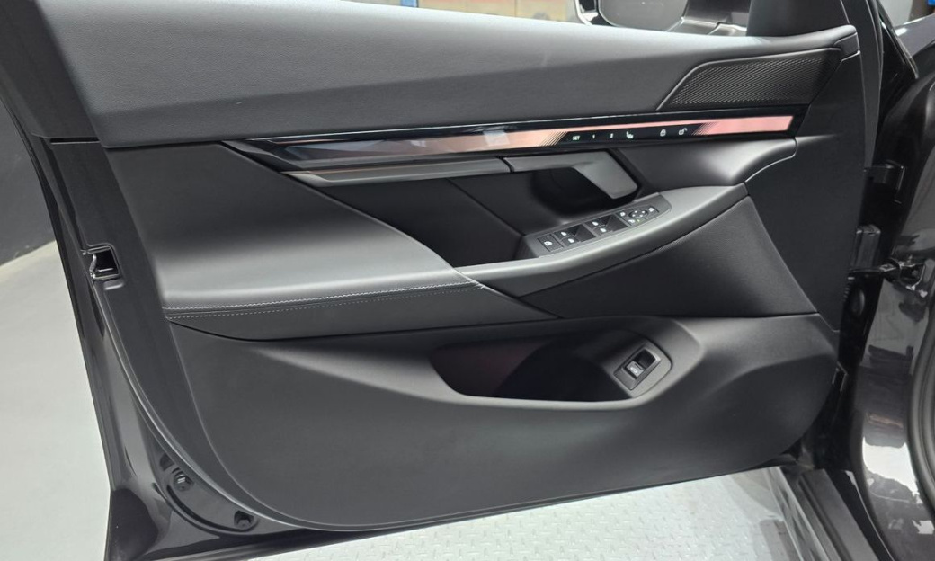 BMW 5-Series 523d, 2025