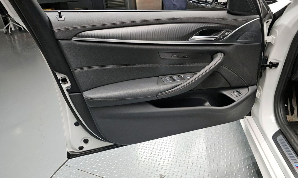 BMW 5-Series 520i M Sport, 2023