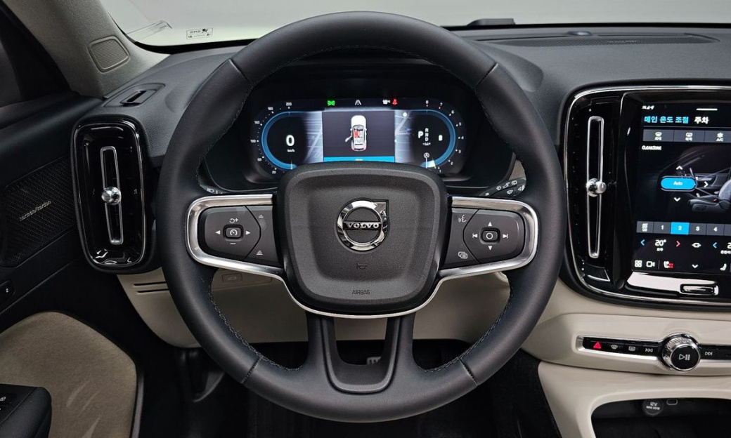 Volvo XC40 B4 Ultra Bright, 2025