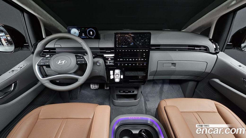 Hyundai Staria 4WD Lounge 7-Seater, 2025
