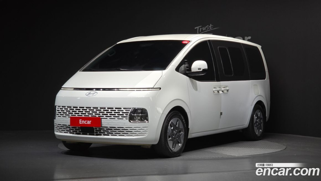 Hyundai Staria Tourer 11-Seater, 2025