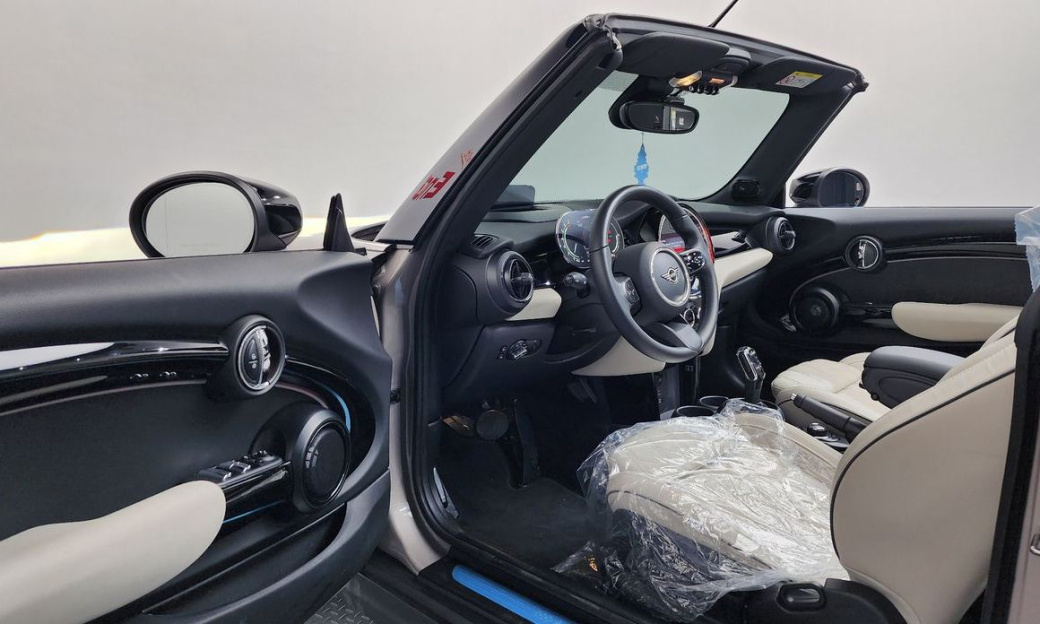 Mini Cooper Convertible Classic Launch Pack, 2023