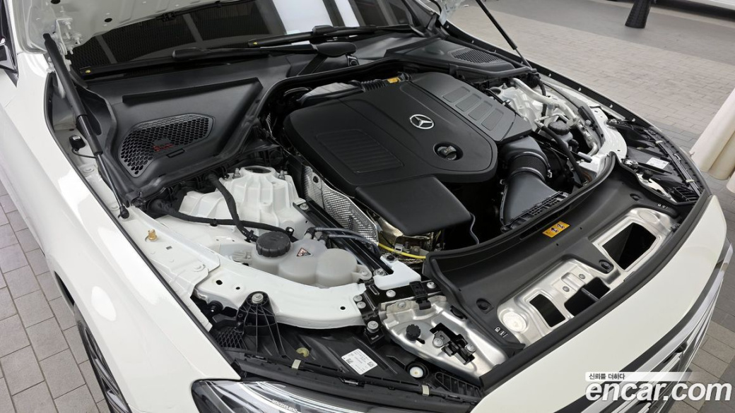 Mercedes-Benz E-Class E300 4MATIC Exclusive, 2026