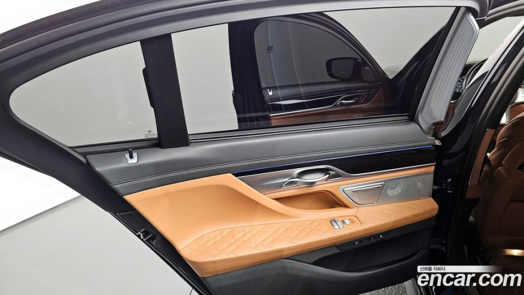 BMW 7-Series M760Li xDrive, 2022