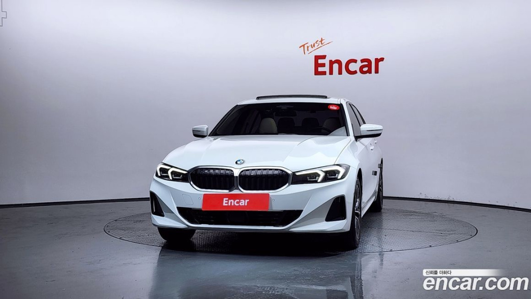 BMW 3-Series 320i, 2023