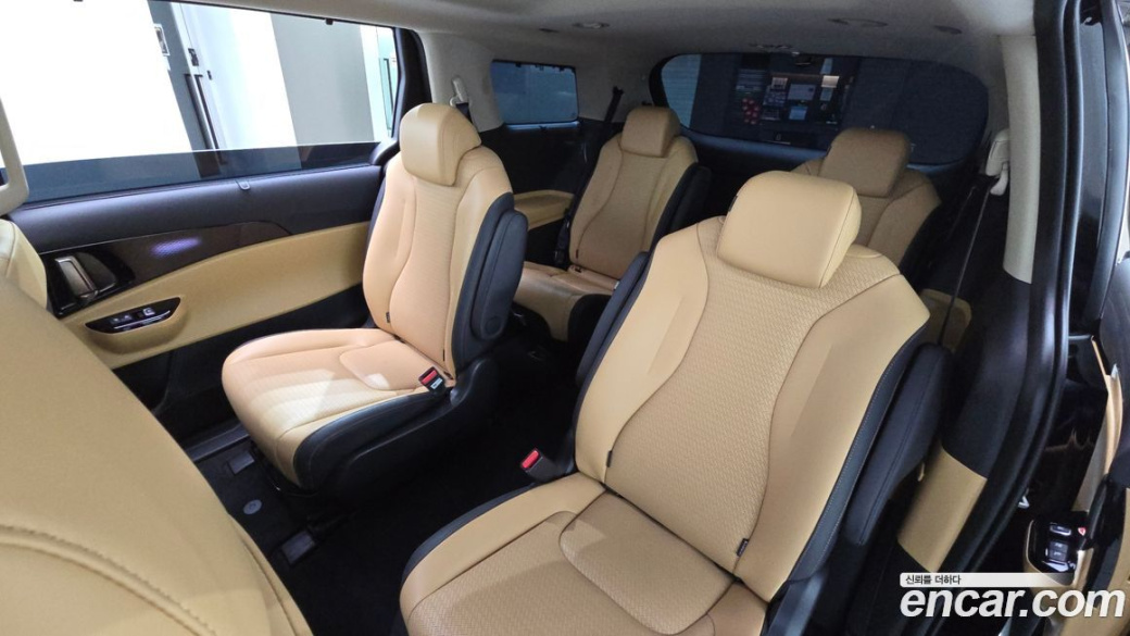 Kia Carnival 9-Seater Signature, 2023