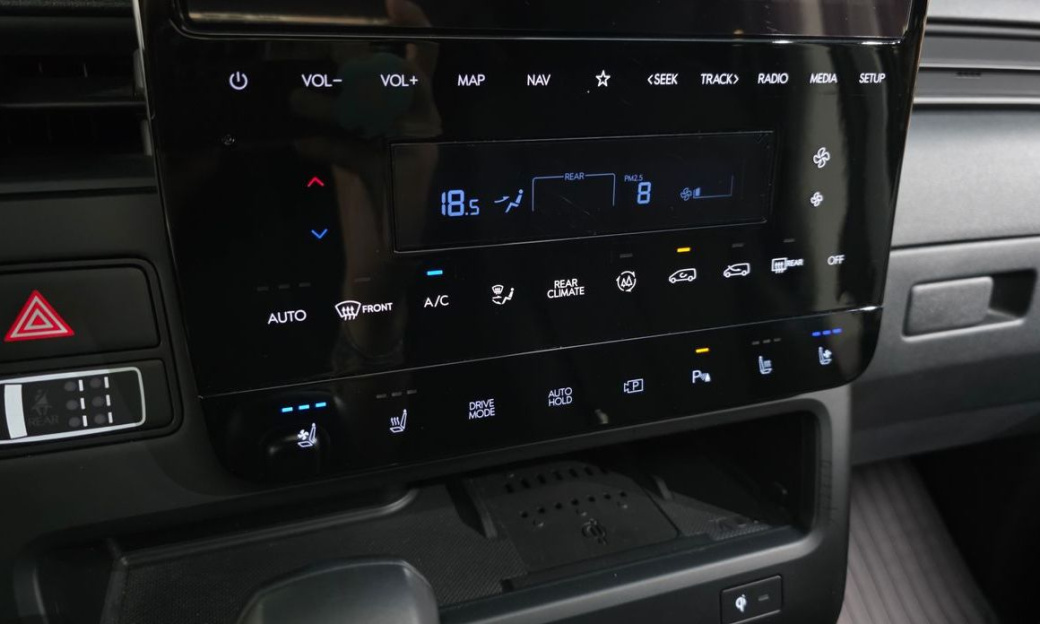 Hyundai Staria 4WD Tourer 9-Seater, 2023