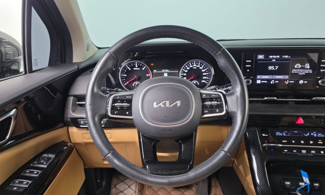 Kia Carnival 7-Seater Outdoor, 2022