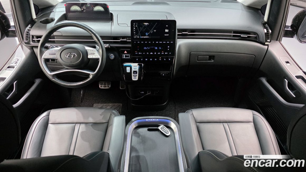Hyundai Staria Lounge 9-Seater, 2022