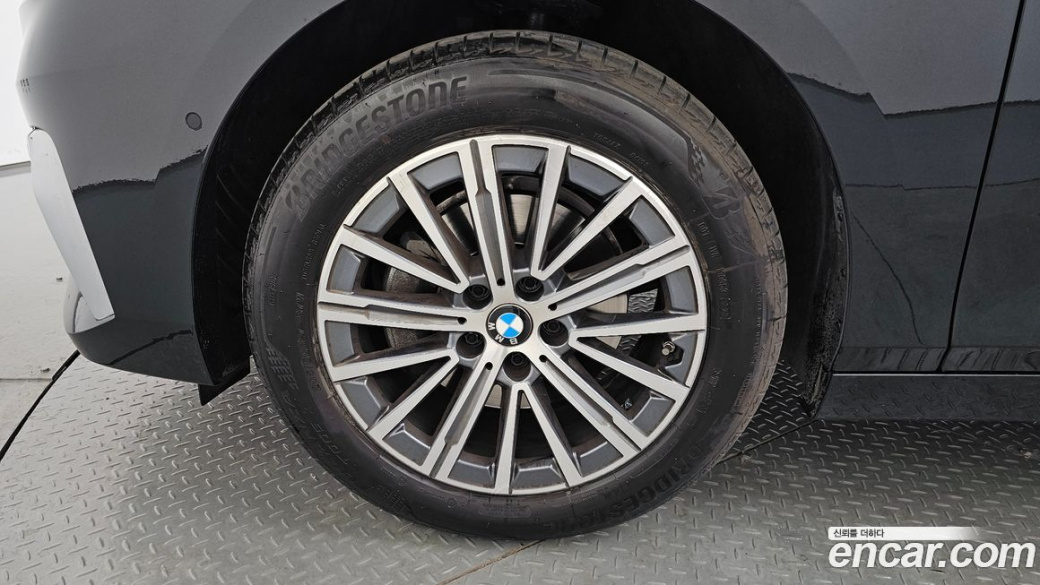 BMW 2-Series 220i Luxury, 2023