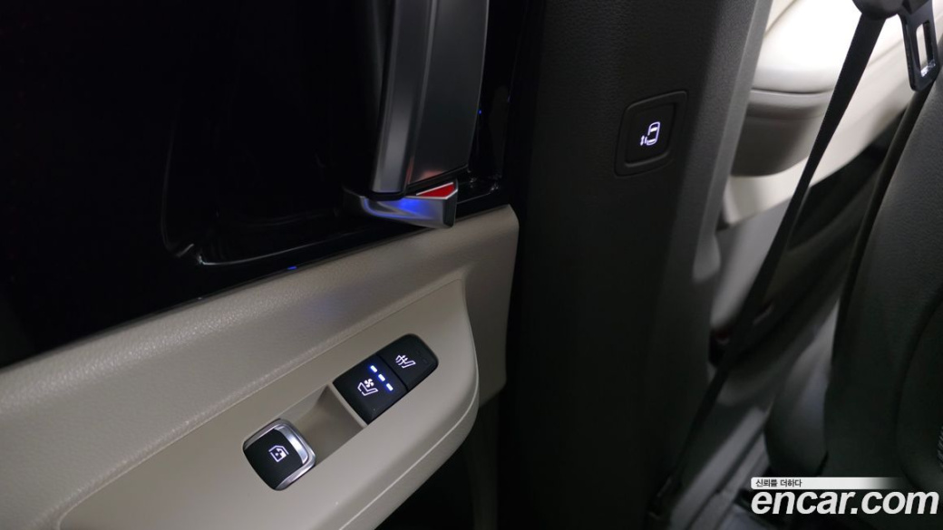 Kia Carnival 9-Seater Signature, 2024