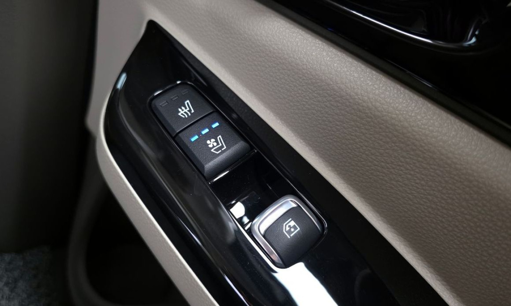 Kia Carnival 9-Seater Signature, 2023