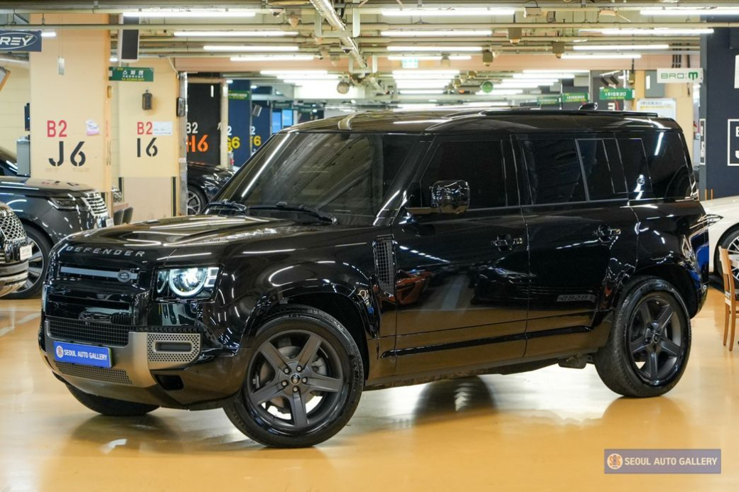 Land Rover Defender 110 P300 X-Dynamic SE, 2024