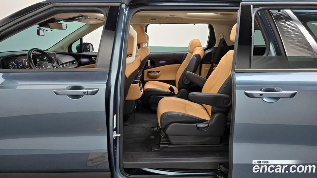 Kia Carnival 9-Seater Signature, 2023