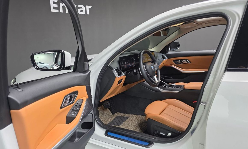 BMW 3-Series 320i, 2023