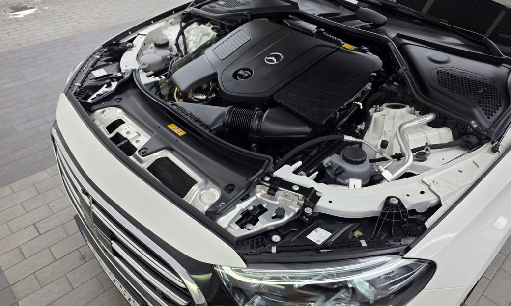 Mercedes-Benz E-Class E300 4MATIC Exclusive, 2024