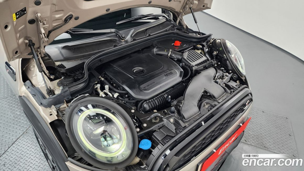 Mini Cooper Convertible Classic Launch Pack, 2023