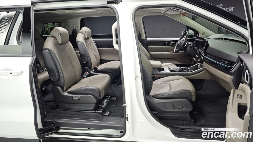 Kia Carnival 9-Seater Signature, 2025