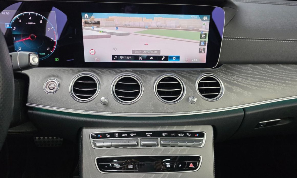 Mercedes-Benz E-Class E350 4MATIC AMG Line, 2022