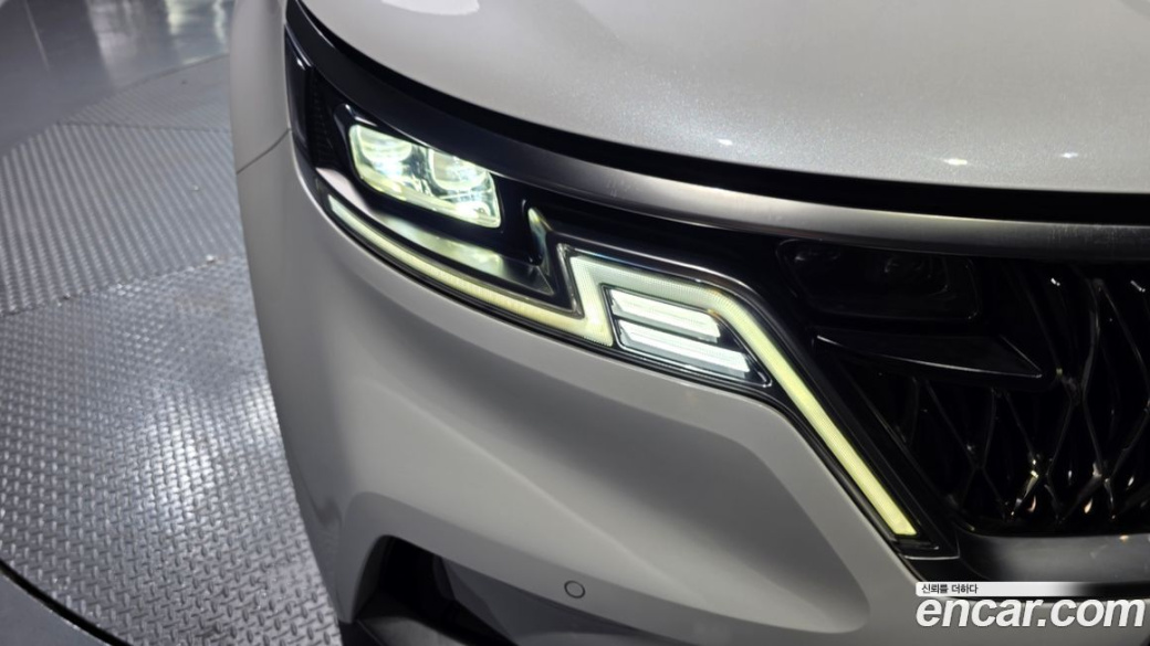 Kia Carnival 7-Seater Signature, 2023