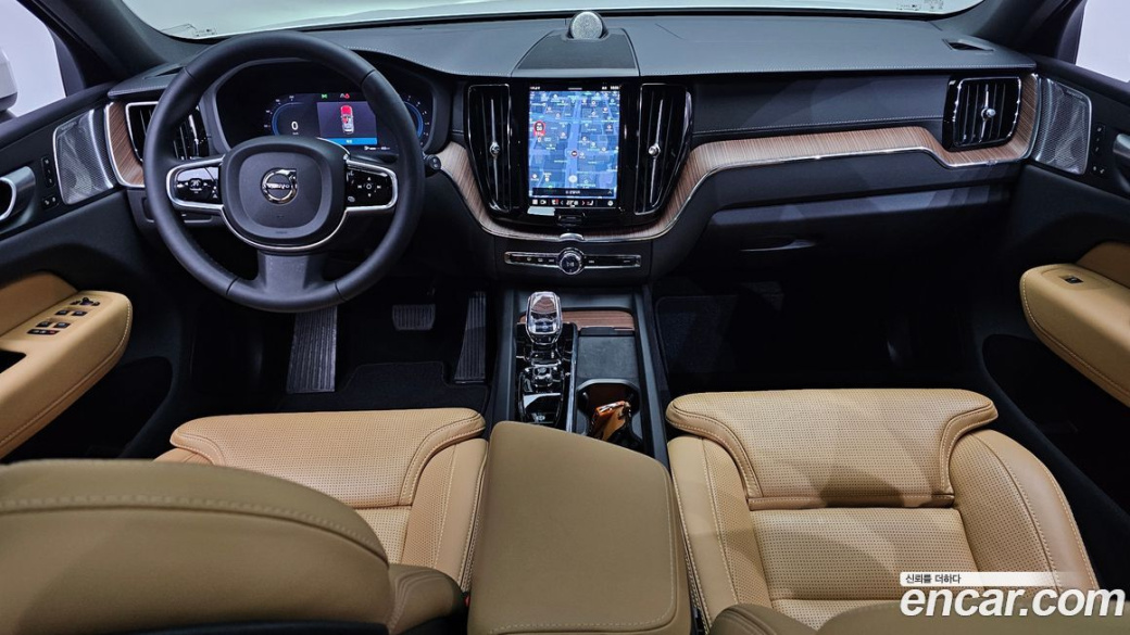 Volvo XC60 B5 Ultimate Bright, 2024