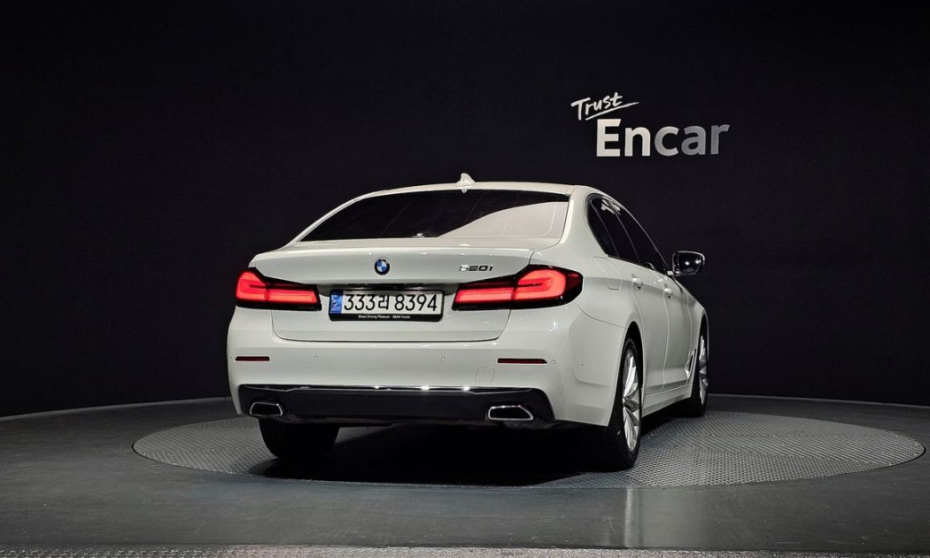 BMW 5-Series 520i Luxury, 2023