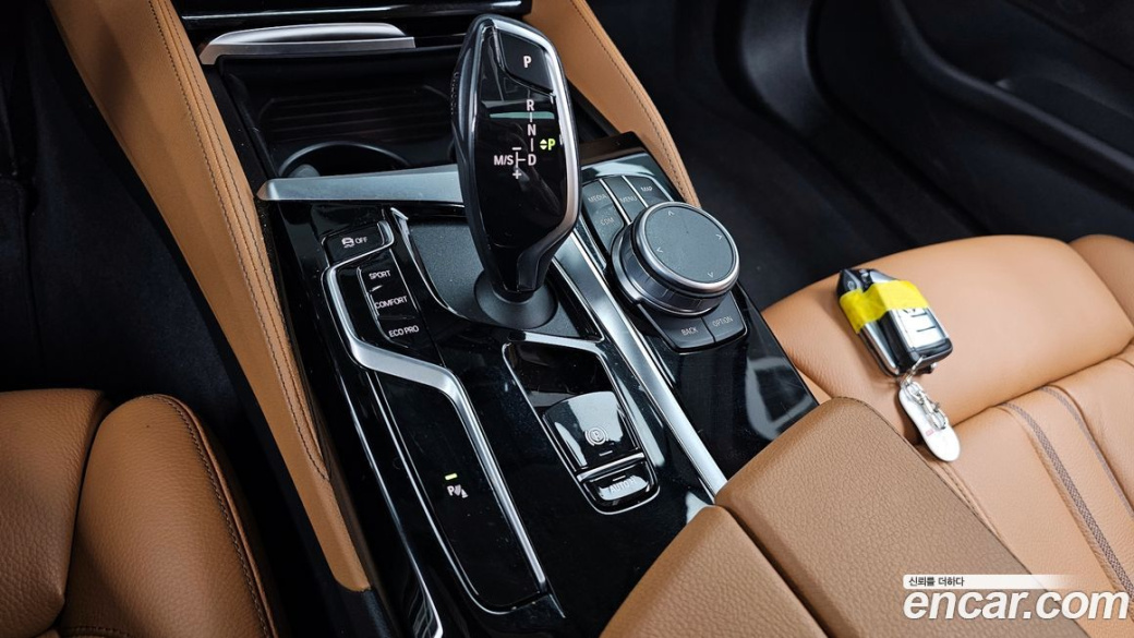 BMW 5-Series 520i Luxury, 2022