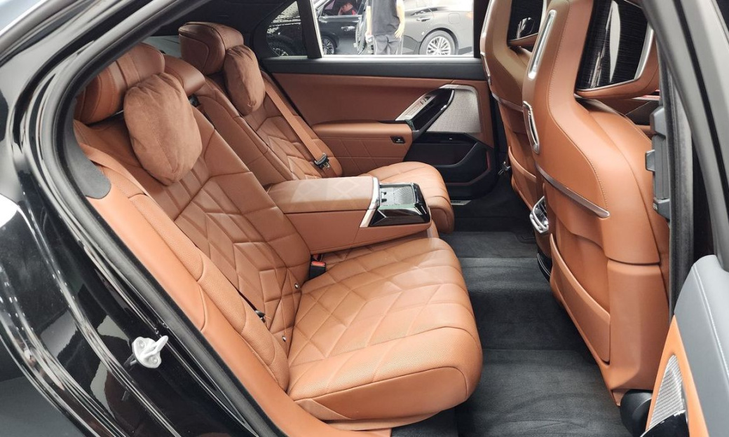 BMW 7-Series 740d xDrive M Sport, 2025