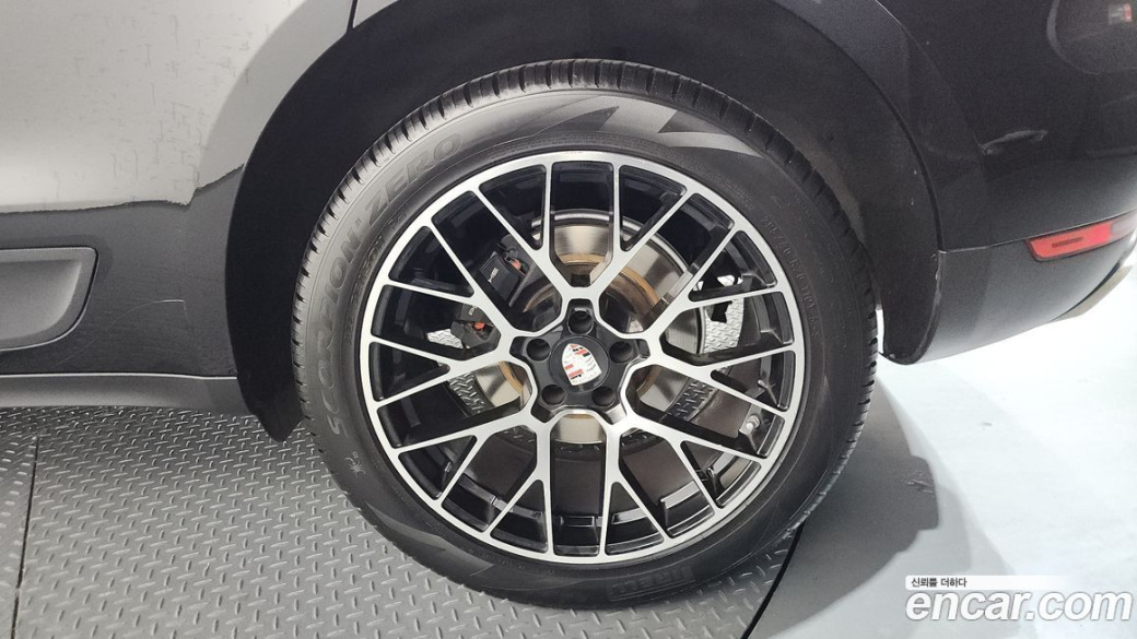 Porsche Macan 2.0, 2021