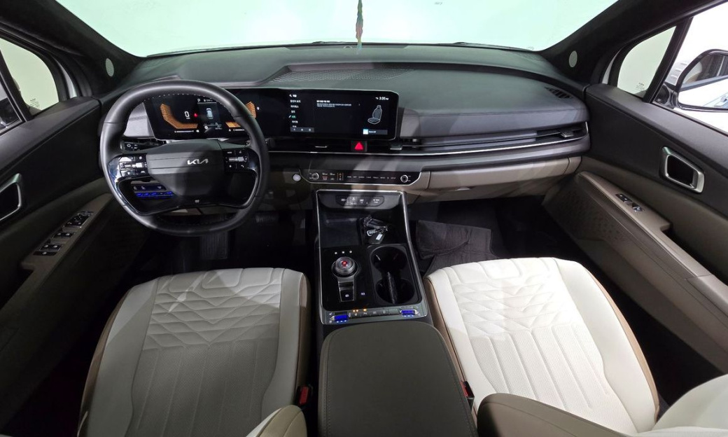 Kia Carnival 9-Seater Hi Limousine (Special Vehicle), 2025