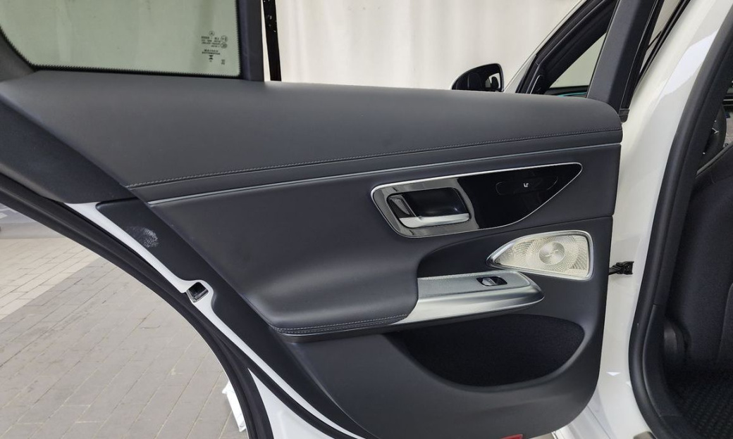 Mercedes-Benz E-Class E300 4MATIC AMG Line, 2024