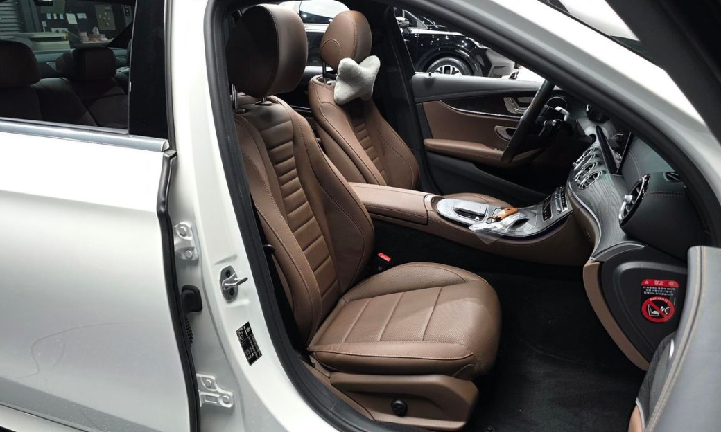 Mercedes-Benz E-Class E250 AMG Line, 2023