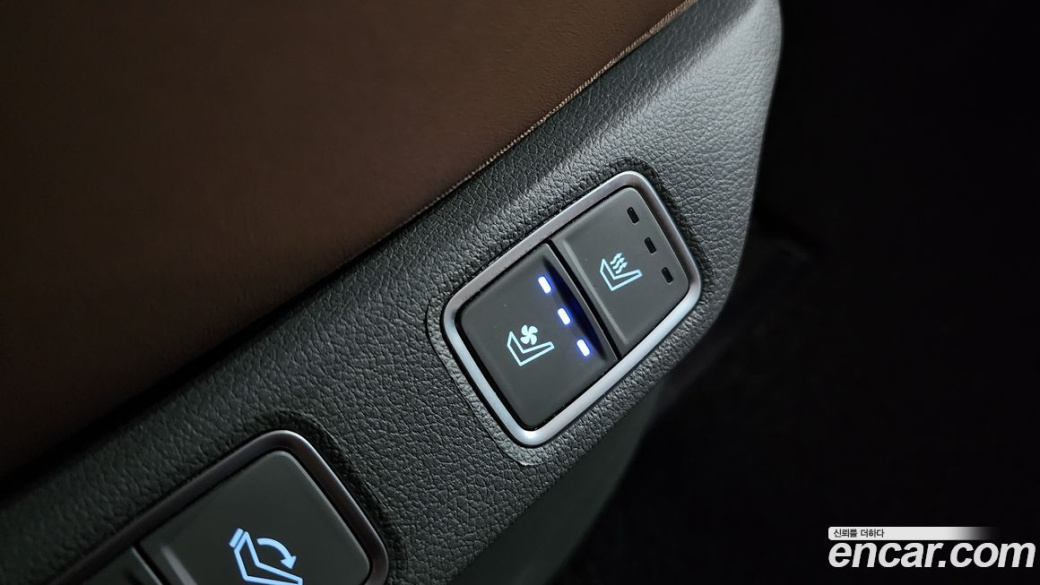 Hyundai Staria 4WD Lounge 7-Seater, 2023