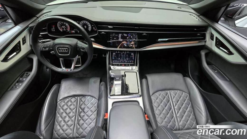 Audi Q8 55 TFSI Quattro Premium, 2023