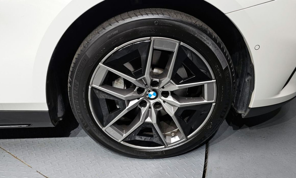 BMW 5-Series 530i xDrive, 2024