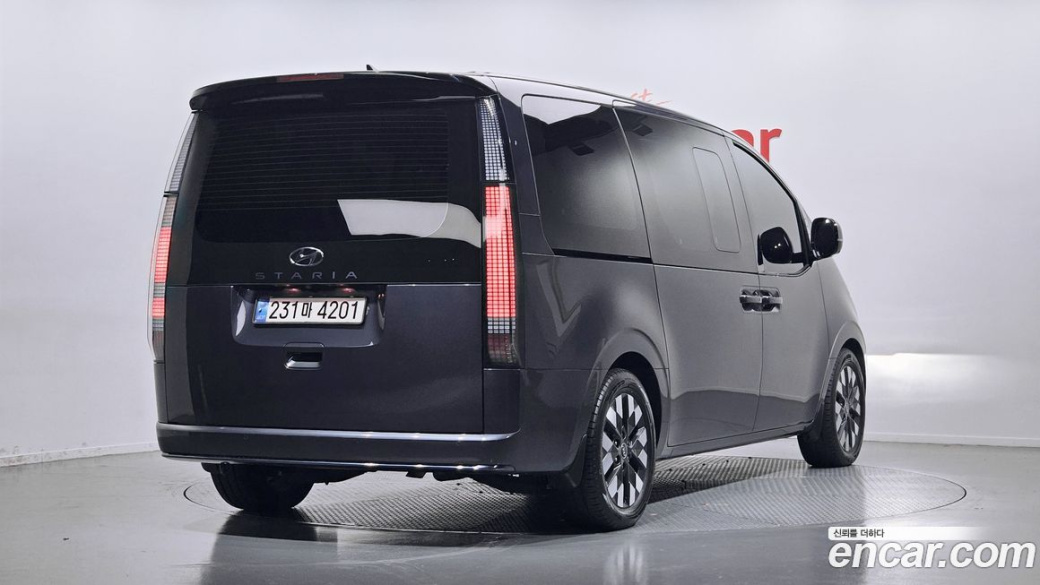 Hyundai Staria Lounge 9-Seater, 2023