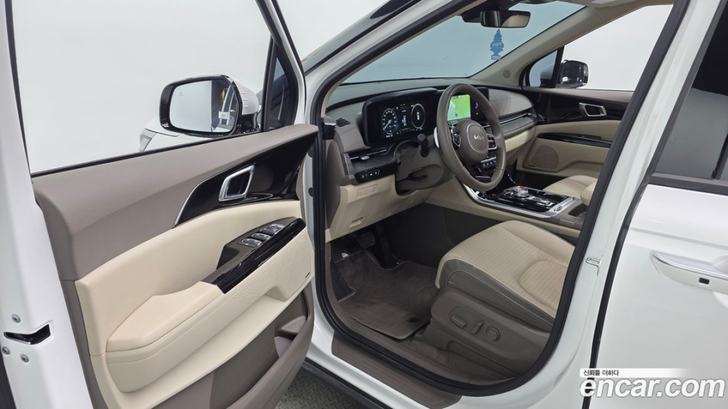 Kia Carnival 7-Seater Outdoor, 2023