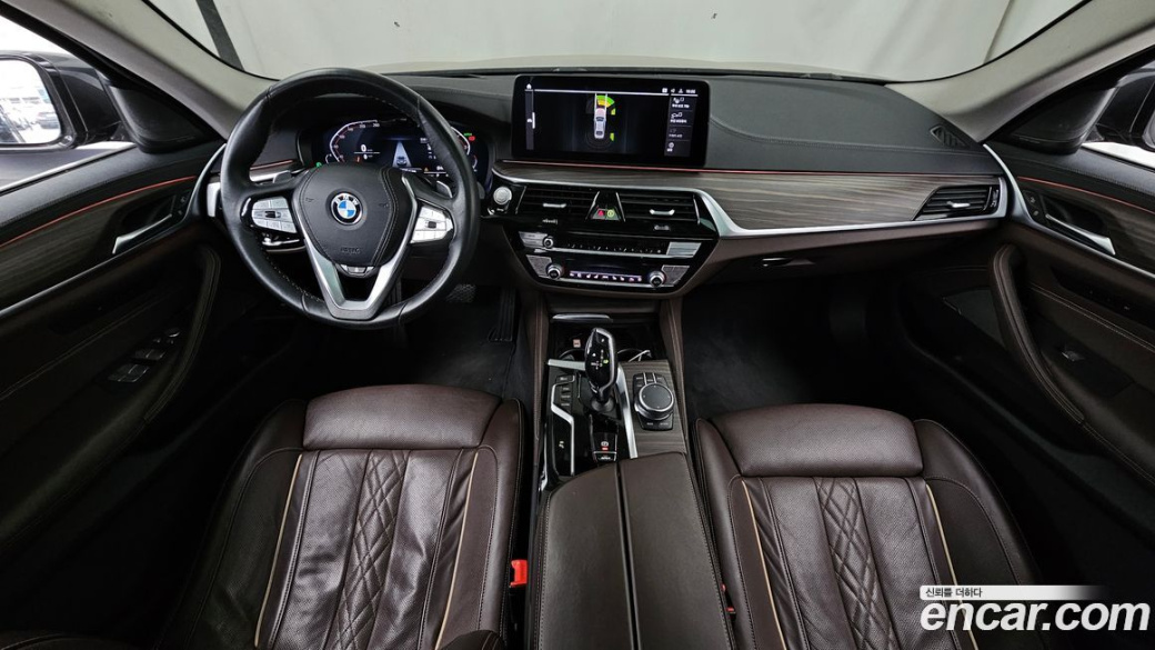 BMW 5-Series 530i Luxury, 2022
