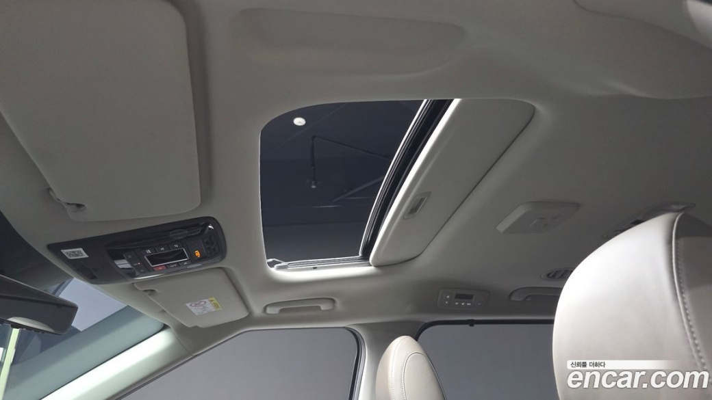 Kia Carnival 9-Seater Signature, 2024