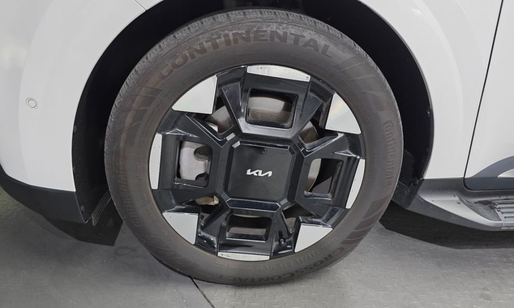 Kia Carnival 7-Seater Signature, 2024