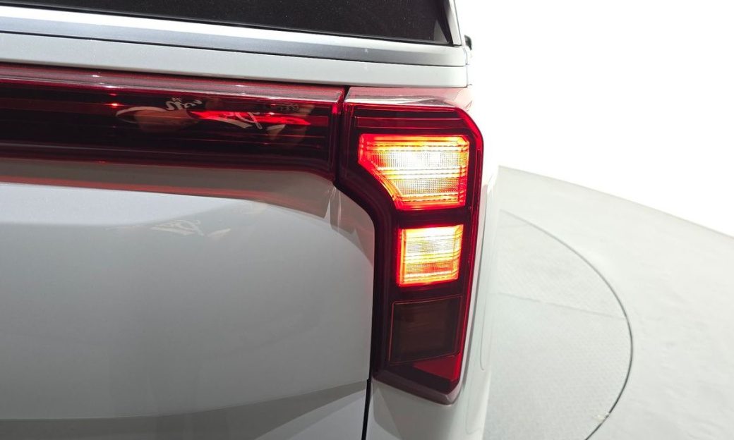 Kia Carnival 9-Seater Hi Limousine (Special Vehicle), 2025